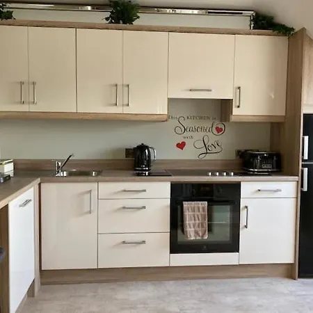 Tailors Lodge, Luxurious Peaceful Apartment- Castleisland, Kerry *